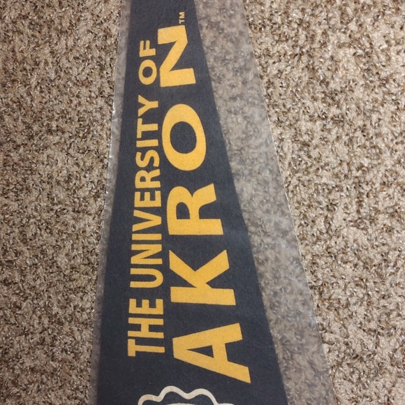 Vtg The University of Akron 9"x24"Collegiate Pennant Sports Game Room Man Cave - Picture 4 of 7